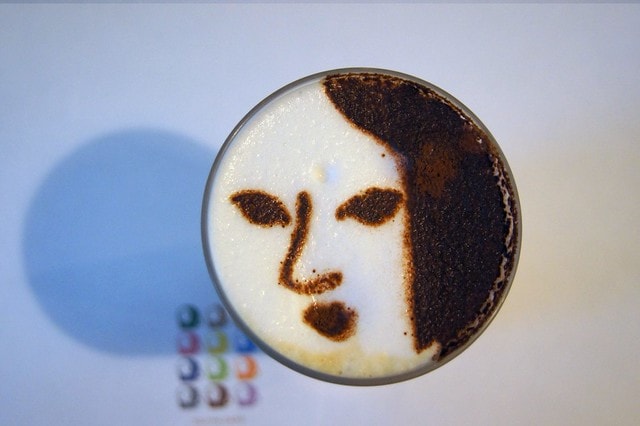 20251103-93bw6 20251103-93bw6