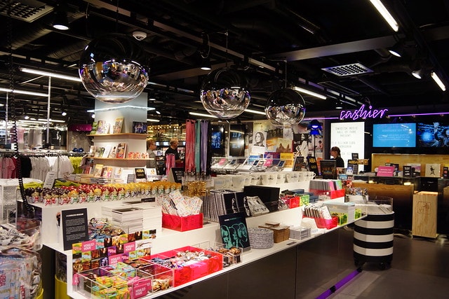 20251102-ue377 20251102-ue377