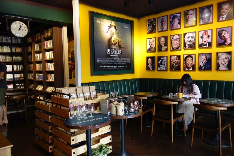 20251102-j4uoi 20251102-j4uoi