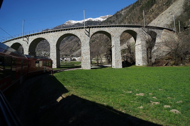 20251102-8utn7 20251102-8utn7