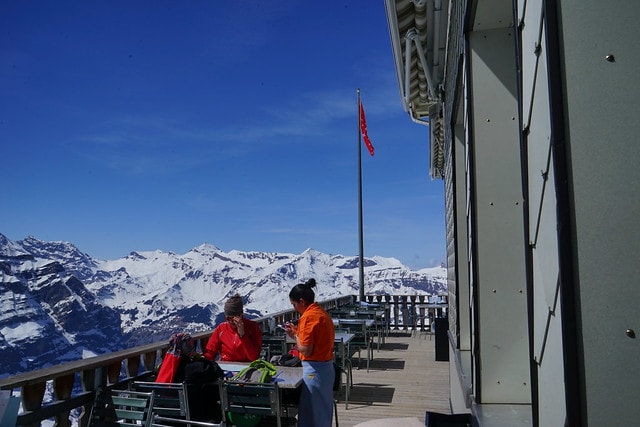 20251102-n4j8o 20251102-n4j8o