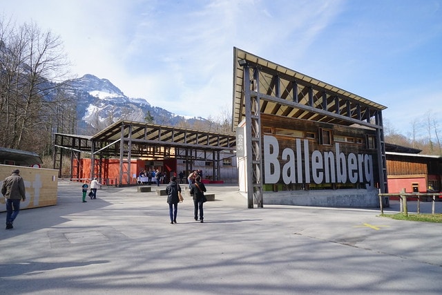 20251102-vuj7g 20251102-vuj7g