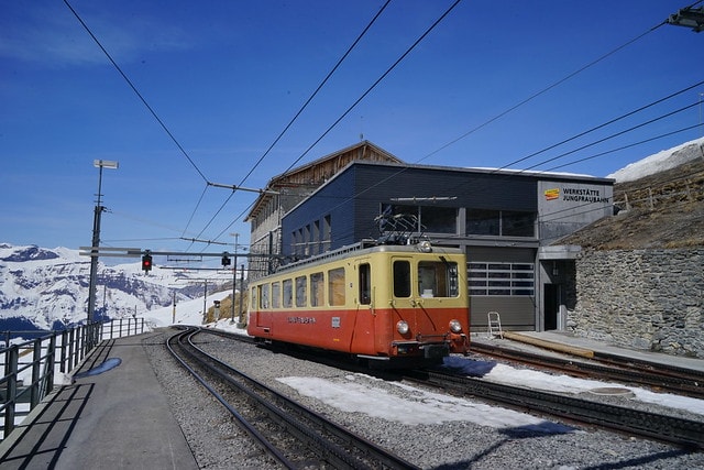 20251102-zpef6 20251102-zpef6