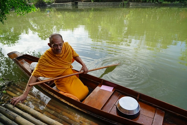 20251102-e2x5z 20251102-e2x5z