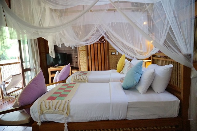 20251102-r3qlo 20251102-r3qlo