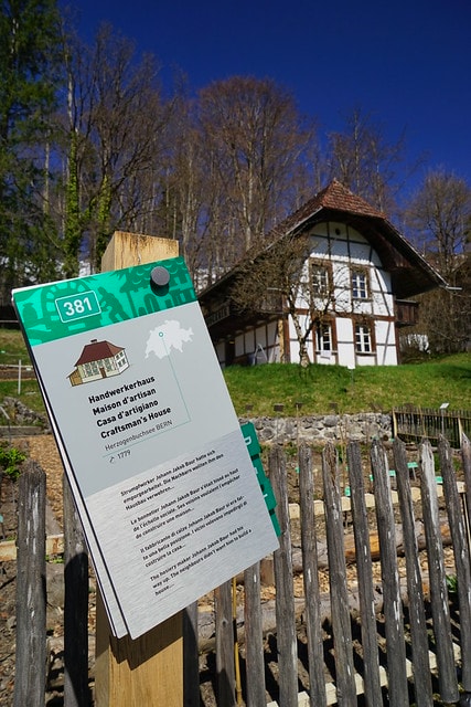 20251102-q76sb 20251102-q76sb