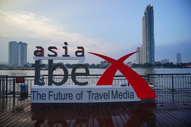 20251102-lf4iq 20251102-lf4iq