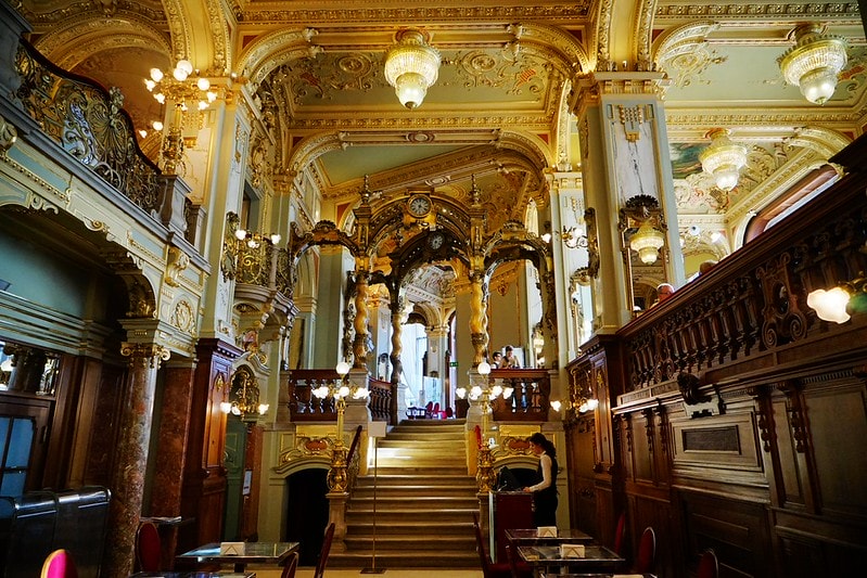 20251102-uqi2m 20251102-uqi2m