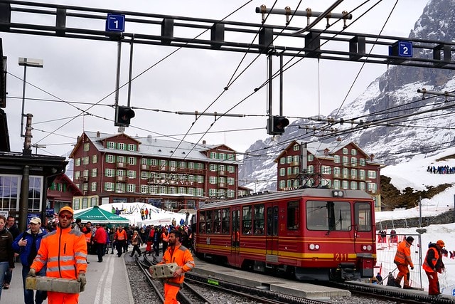 20251102-w2fbm 20251102-w2fbm