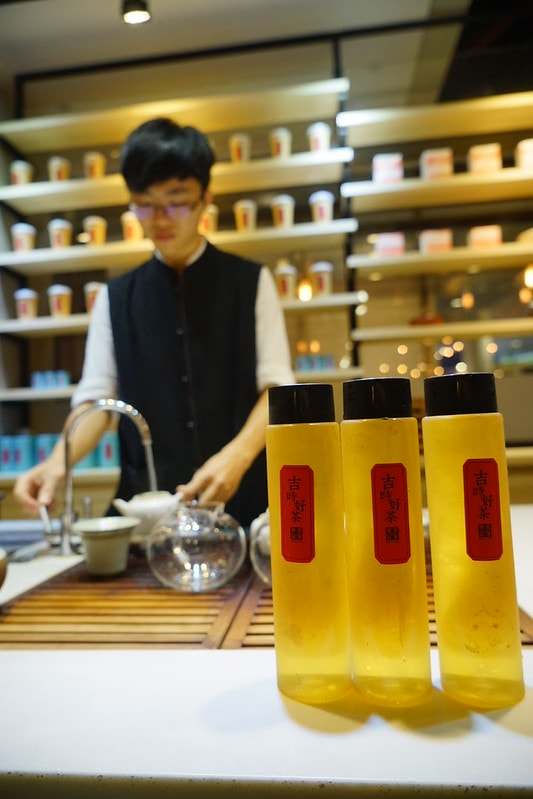 20251102-q4x6e 20251102-q4x6e