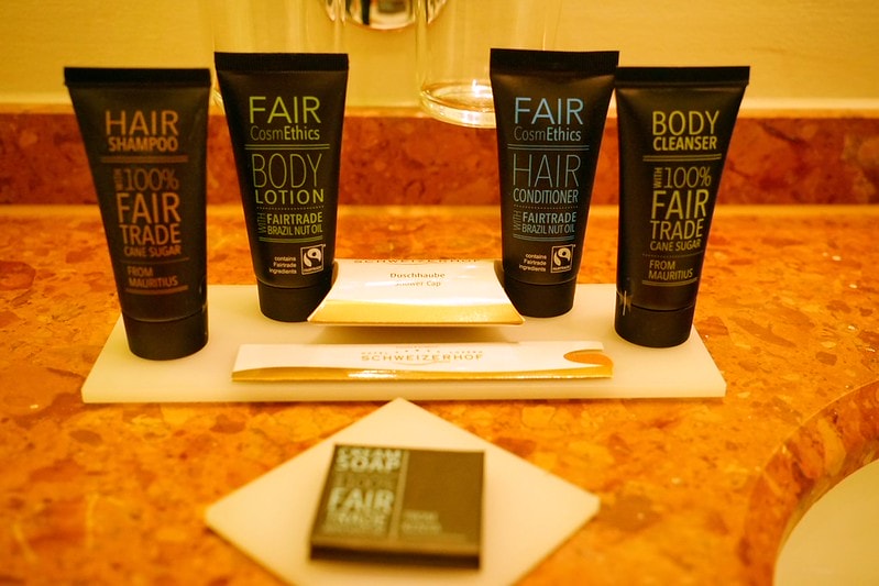 20251102-qmnc9 20251102-qmnc9