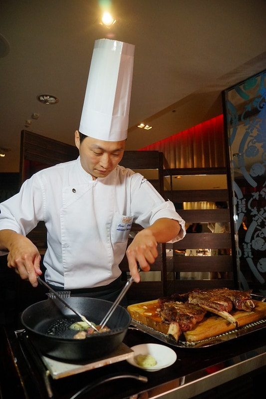 20251102-xom8b 20251102-xom8b