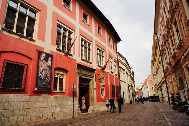 20251102-p7mhk 20251102-p7mhk