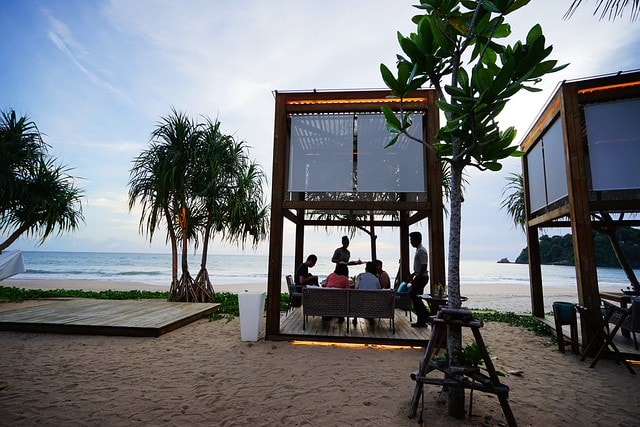 20251102-aizmn 20251102-aizmn