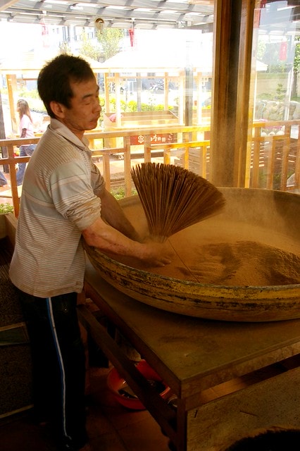 20251102-hdb12 20251102-hdb12