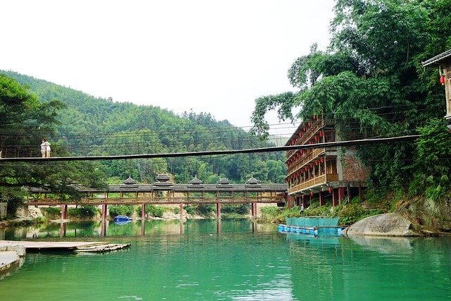 20251102-5ec6z 20251102-5ec6z