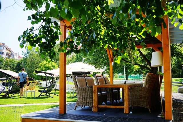 20251102-q8vya 20251102-q8vya