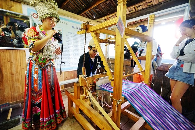 20251102-qeqwm 20251102-qeqwm