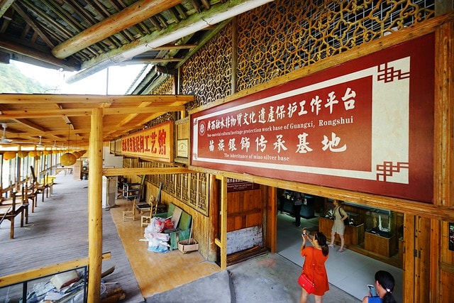 20251102-thb1j 20251102-thb1j