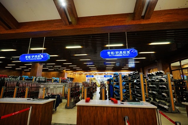 20251102-7tbwh 20251102-7tbwh