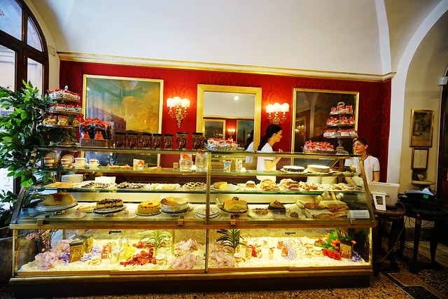 20251102-yb2ld 20251102-yb2ld