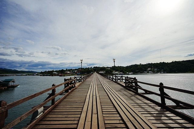 20251102-bj8jx 20251102-bj8jx