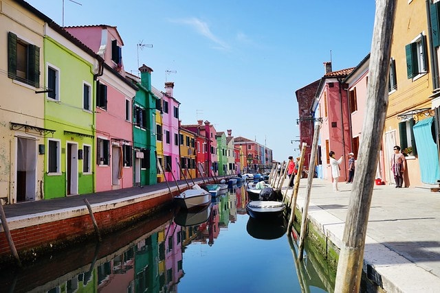 20251102-lm4z9 20251102-lm4z9