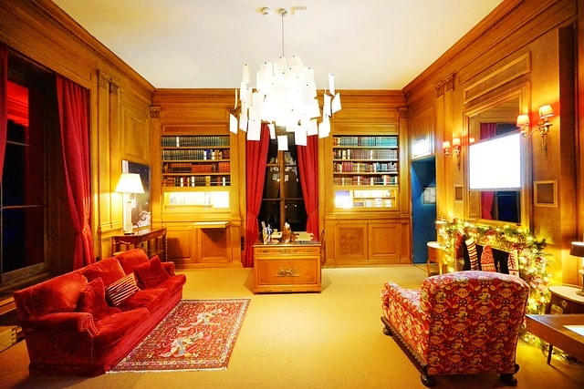 20251102-ph9j6 20251102-ph9j6