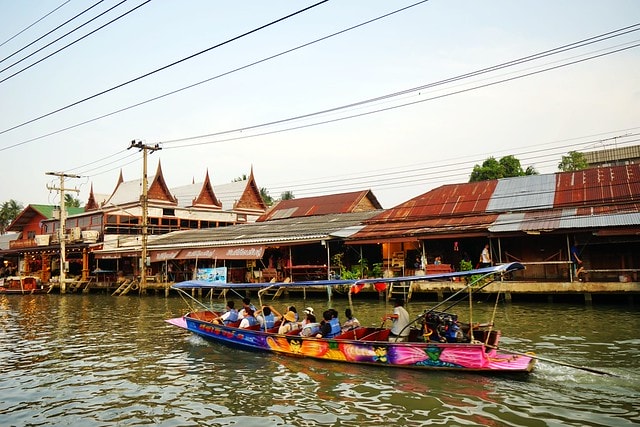 20251102-6wxfm 20251102-6wxfm