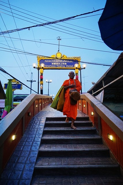 20251102-yw2nt 20251102-yw2nt