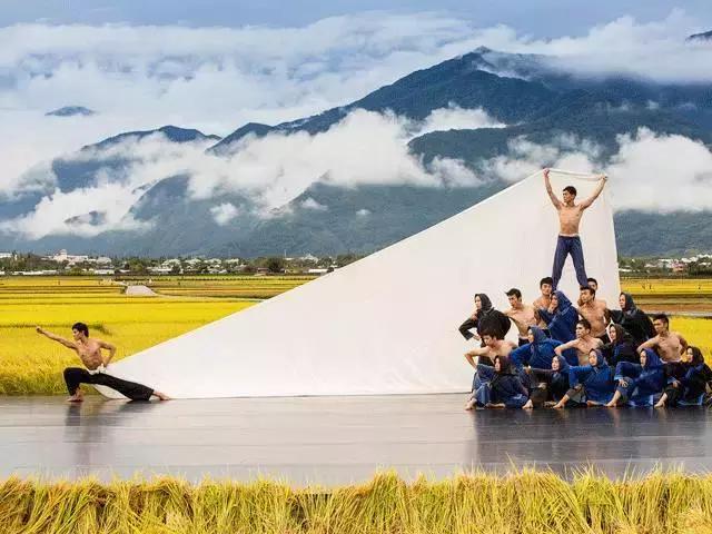 20251102-y5jxg 20251102-y5jxg