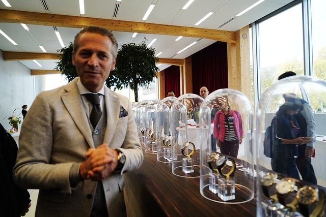 20251102-j7j0r 20251102-j7j0r