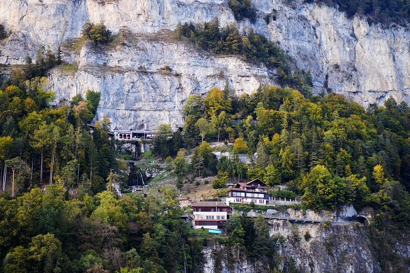 20251102-asut1 20251102-asut1