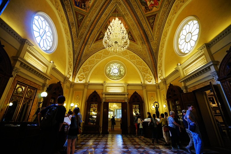 20251102-82nzi 20251102-82nzi