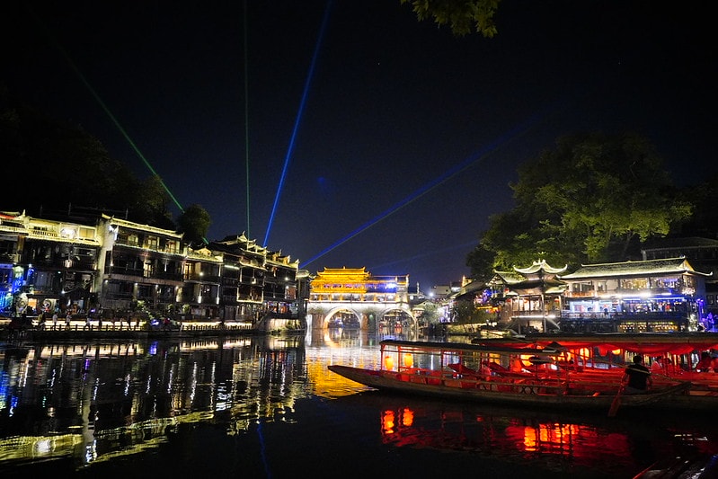 20251102-ylq7c 20251102-ylq7c