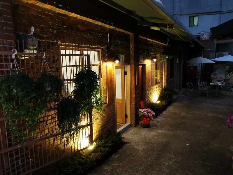 20251102-ay9bs 20251102-ay9bs