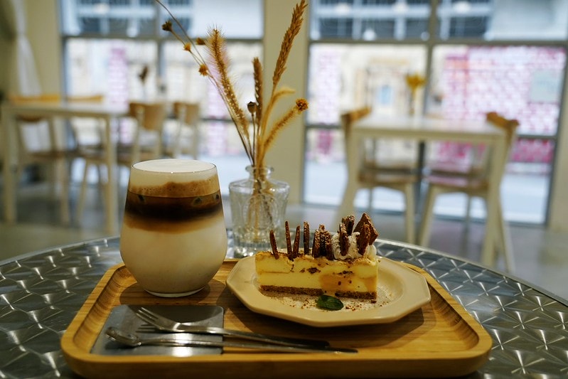 20251102-j4tyg 20251102-j4tyg