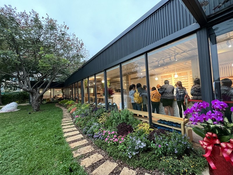 20251102-av84o 20251102-av84o