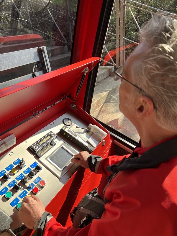 20251102-6tve7 20251102-6tve7