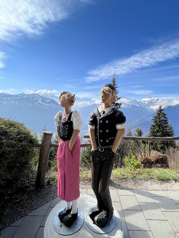 20251102-i3lqv 20251102-i3lqv