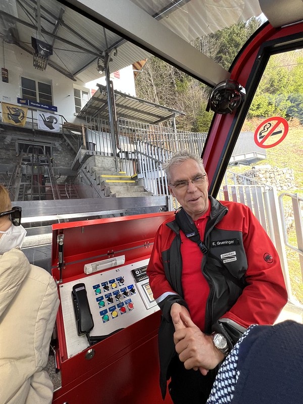 20251102-rz7gv 20251102-rz7gv