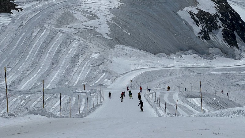 20251102-a8lmv 20251102-a8lmv