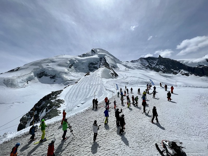 20251102-gp57v 20251102-gp57v