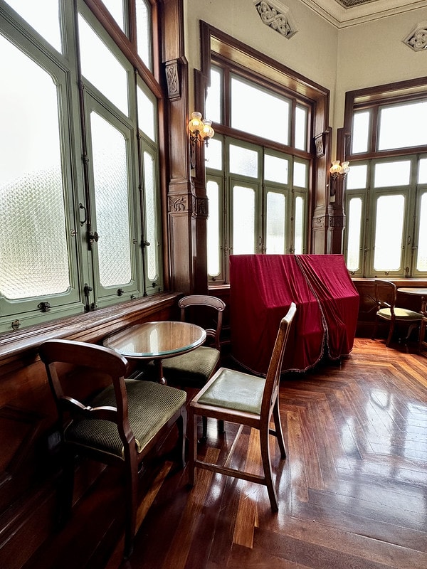 20251102-bnj6t 20251102-bnj6t