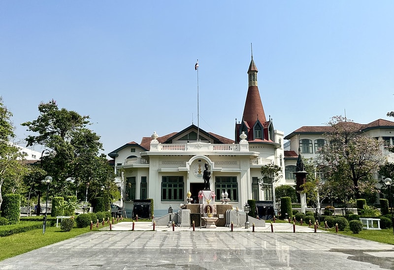 20251102-ziu1r 20251102-ziu1r