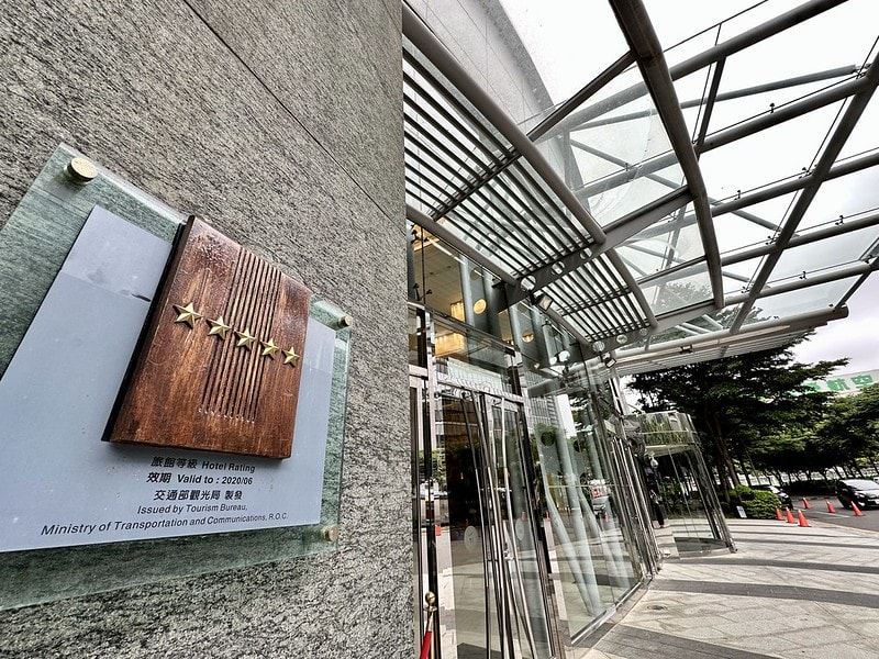 20251102-m6u75 20251102-m6u75