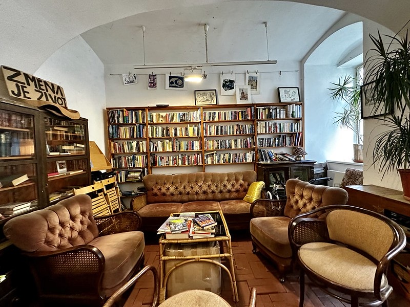 20251102-jjeuz 20251102-jjeuz