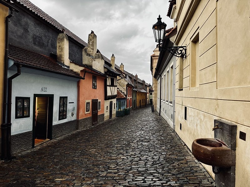 20251102-jkaqv 20251102-jkaqv