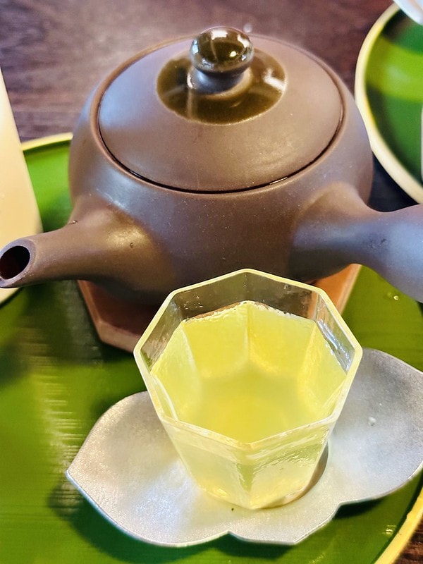 20251102-ewb0f 20251102-ewb0f