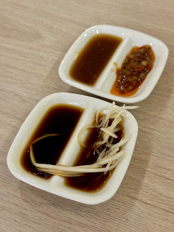 20251102-t744j 20251102-t744j